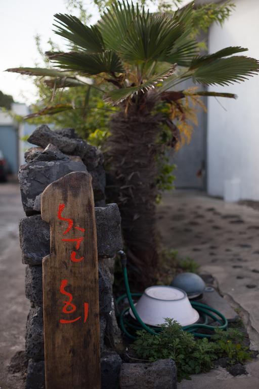 Choonhee Pension Jeju Extérieur photo
